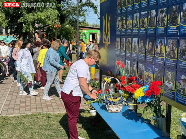 Вшанування полеглих бійців в День Героїв України в Широкому Криворізького р-ну