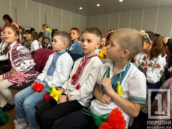 Вони об’єднують незламних: у КГ №74 відсвяткували День вишиванки та вшанували українську пісню8
