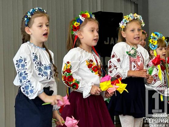 Вони об’єднують незламних: у КГ №74 відсвяткували День вишиванки та вшанували українську пісню10