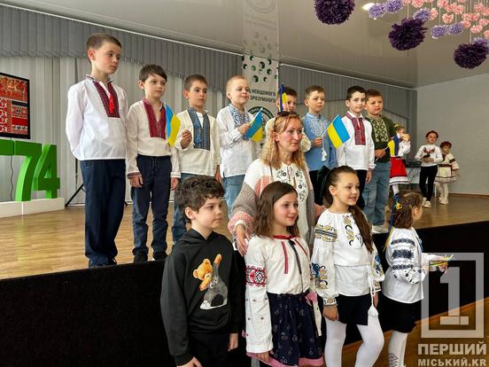 Вони об’єднують незламних: у КГ №74 відсвяткували День вишиванки та вшанували українську пісню11