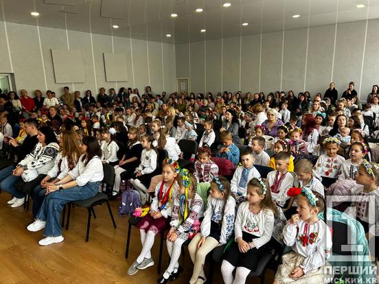 Вони об’єднують незламних: у КГ №74 відсвяткували День вишиванки та вшанували українську пісню1