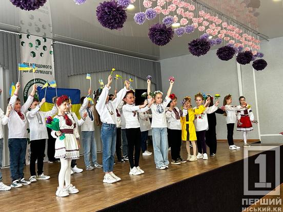 Вони об’єднують незламних: у КГ №74 відсвяткували День вишиванки та вшанували українську пісню6