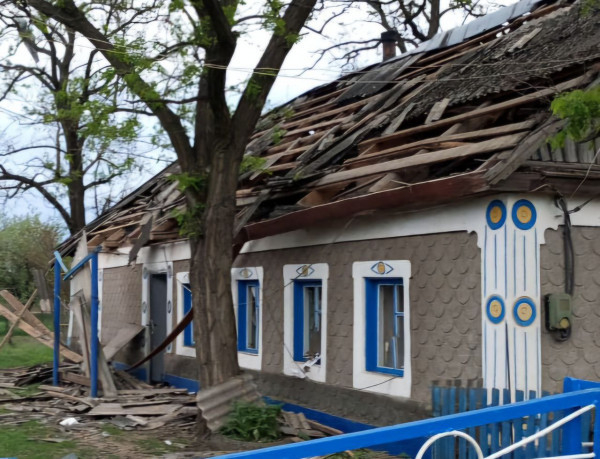 Ворог ударив по Синельниківщині та Нікопольщині: поранена жінка, пошкоджені оселі й магазин4