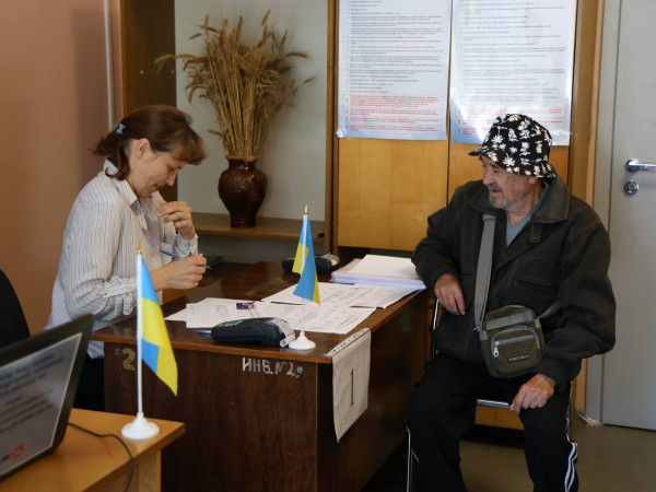 З турботою про криворіжців. З 2022 року, за сприяння Ради оборони міста, видано понад 882 тисячі безкоштовних продуктових наборів мешканцям, яким особливо важко0