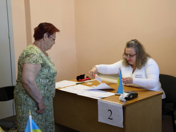 З турботою про криворіжців. З 2022 року, за сприяння Ради оборони міста, видано понад 882 тисячі безкоштовних продуктових наборів мешканцям, яким особливо важко2