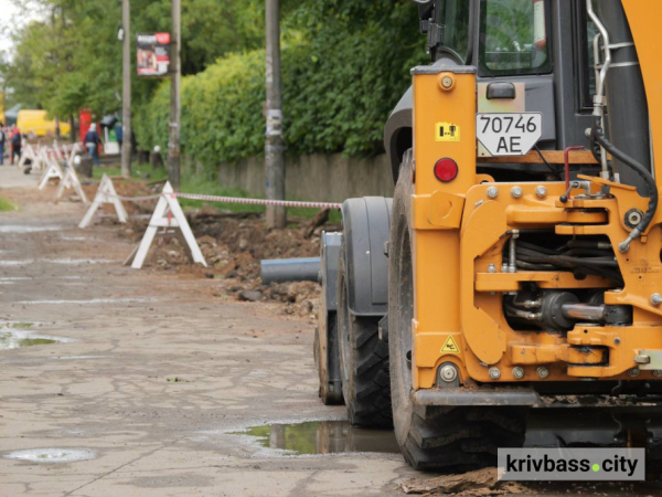 Замінюють ділянки водопроводу: у Кривому Розі реалізують проєкт модернізації системи водопостачання у Покровському районі3