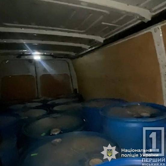 Запобігли появі на ринку 20 тисяч пляшок фальсифікату: на Дніпропетровщині перекрили канал постачання «паленого» спирту2