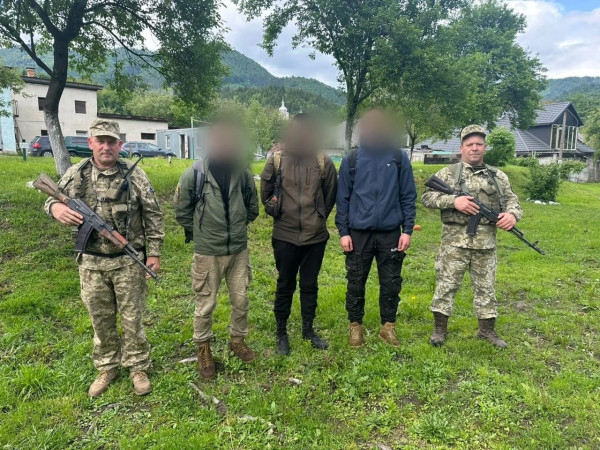 Жителів Дніпропетровщини врятували після невдалої спроби втечі до Румунії через гори0