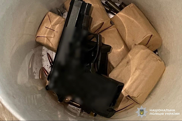 Жителя Дніпропетровщини викрили у незаконному зберіганні зброї та боєприпасів2
