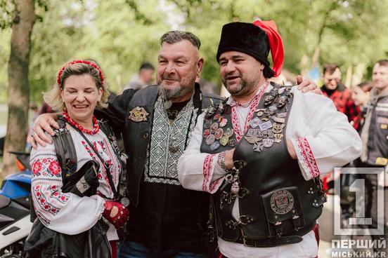 Зібрали сотні захопливих поглядів: «Перший Міський» провів мотопробіг на честь Дня вишиванки7