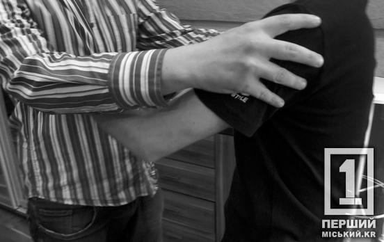 Зламаний ніс та хімічний опік очей: у Кривому Розі один чоловік напав на іншого через ревнощі до жінки, рішення суду