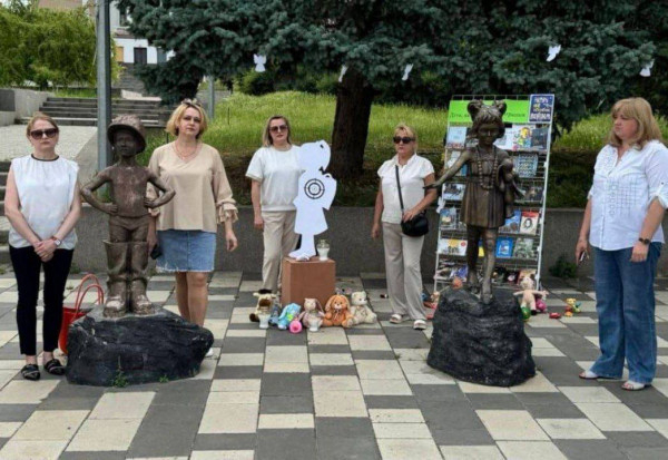 16 криворізьких дітей вбив російський агресор, скерувавши на наше місто свою зброю, мешканці Кривого Рогу вшанували світлу пам'ять  всіх українських дітей, чиї життя забрав ворог - росія2