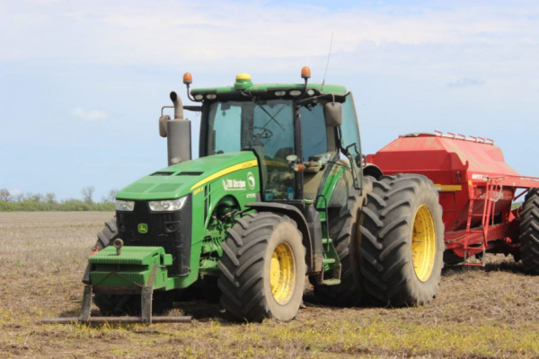 Аграрії Криворіжжя пересівають культури знищені погодою1