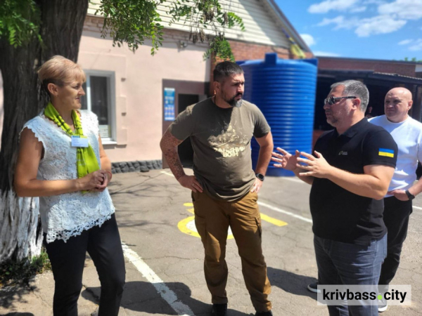 Без поїздок до міста: жителі Криворізького району отримали мобільне банківське відділення3