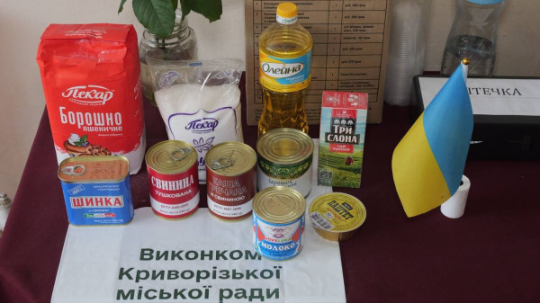 Більш ніж 151 тисячу проднаборів з початку цього року  вже видано: У Кривому Розі триває цьогорічна видача продуктових наборів криворіжцям, які найбільше цього потребують3