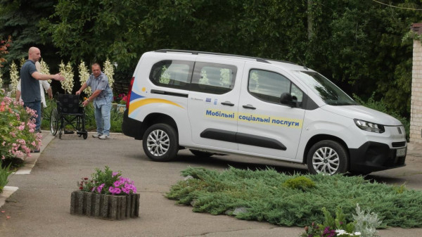 Більш ніж 151 тисячу проднаборів з початку цього року  вже видано: У Кривому Розі триває цьогорічна видача продуктових наборів криворіжцям, які найбільше цього потребують4