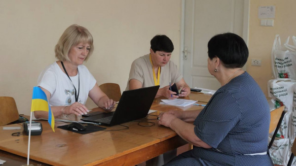 Більш ніж 151 тисячу проднаборів з початку цього року  вже видано: У Кривому Розі триває цьогорічна видача продуктових наборів криворіжцям, які найбільше цього потребують1