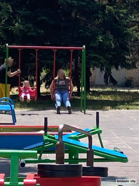 Дитячі майданчики — не для дорослих: у Кривому Розі зростає кількість зламаних гойдалок1