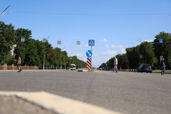 Для збереження безпеки на дорогах у Кривому Розі встановлюють джерела резервного живлення для світлофорів 5