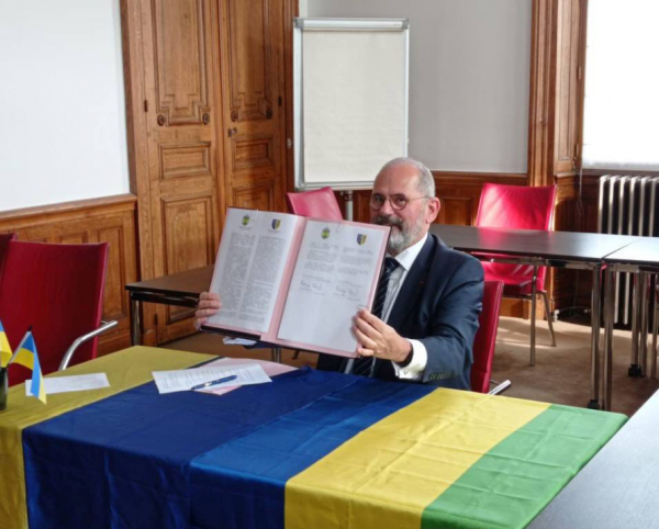 Громада Криворіжжя підписала угоду про партнерство з французьким містом Со: подробиці2