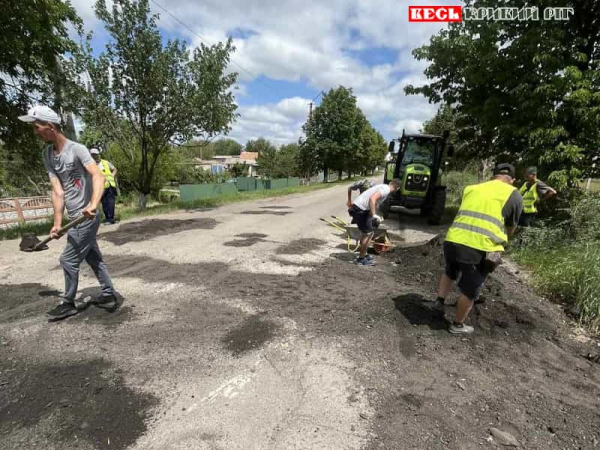 Ремонт дороги в Софіївці асфальтовим зрізом з Кривого Рогу