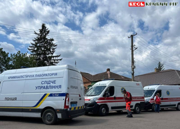 Медики та поліція на місці шахедного удару по Кривому Рогу