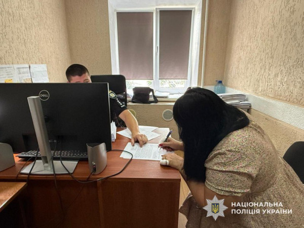 На Дніпропетровщині жінка видавала себе за юриста і ошукала військових на 3,5 мільйона гривень0