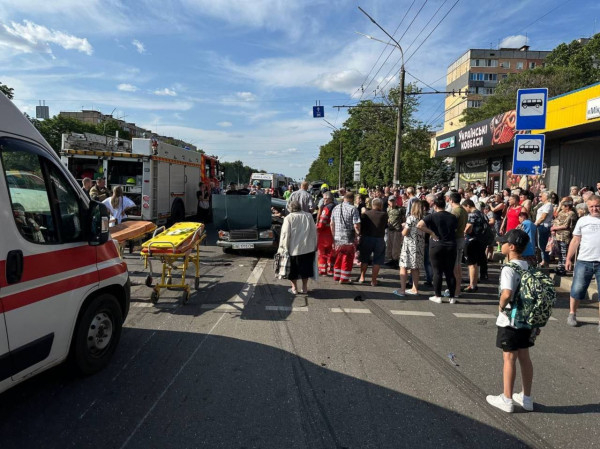 На проспекті 200-річчя Кривого Рогу сталася моторошна ДТП: є загиблий та поранені. ОНОВЛЕНО 17.592