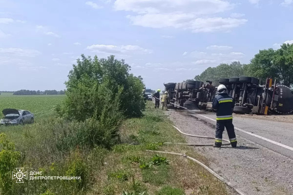 На трасі Дніпро – Кривий Ріг зіштовхнулися легковик і вантажівка0