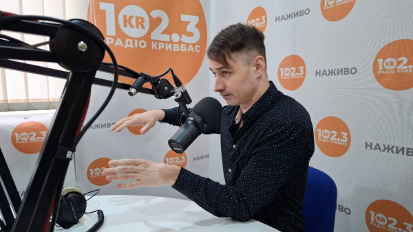 Набуваючи досвід військового в навчальному центрі на Дніпропетровщині, загинув криворізький  журналіст, ведучий програм 
