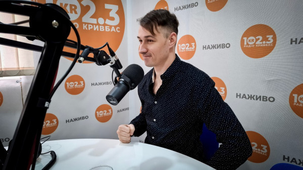 Набуваючи досвід військового в навчальному центрі на Дніпропетровщині, загинув криворізький  журналіст, ведучий програм 