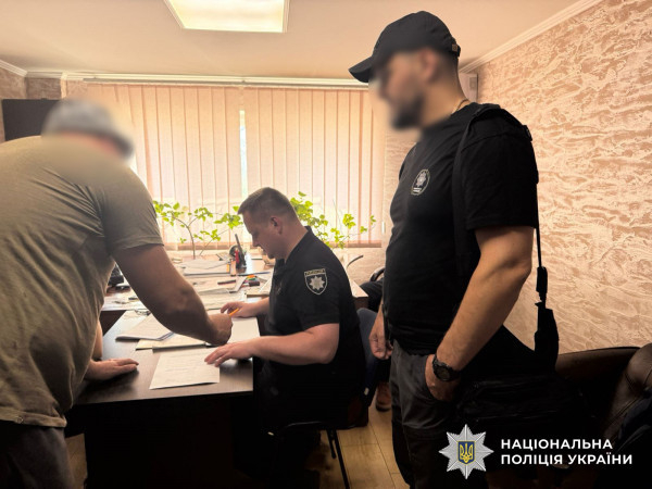 Нацполіція викрила злочинну організацію, через дії якої без гарячої води залишилася половина Кривого Рогу10