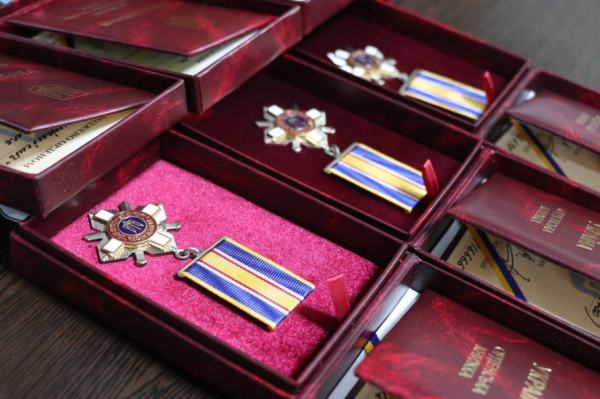 Нагороди посмертно: у Кривому Розі рідним сімох загиблих нацгвардійців передали ордени та медалі9