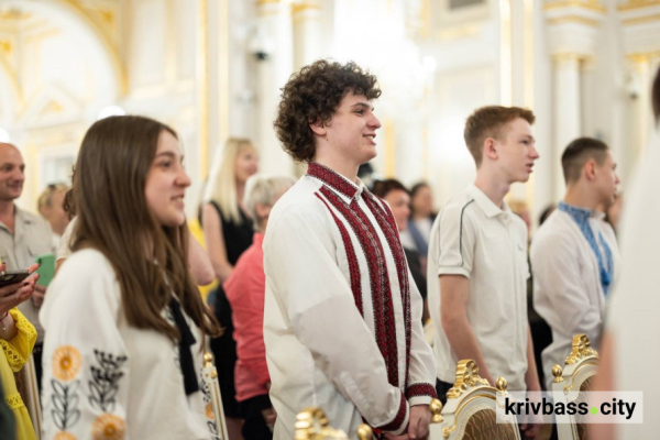 Нагороджені Президентом: Ольга Лактіонова з  Кривого Рогу отримала відзнаку «Майбутнє України»3