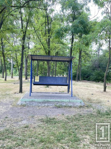 Не вкрали, а демонтували: на «Східному» прибрали смітники у зеленій зоні через несумлінних відвідувачів4