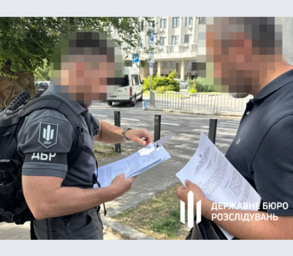Незаконно отримувала гроші і позитивний імідж: на Дніпропетрвщині депутатка облради фіктивно служила в ЗСУ завдяки сприянню групи відповідальних осіб  0