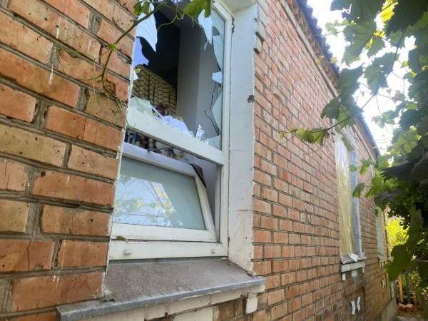 Нікопольщина знову під вогнем: є постраждала, пошкоджено будівлі та інфраструктуру1