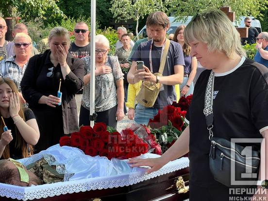 Обожнював племінницю та завжди був готовий прийти на допомогу: криворіжці провели в останню путь досвідченого воїна Романа Резніка6