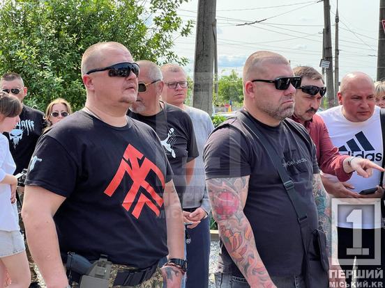 Обожнював племінницю та завжди був готовий прийти на допомогу: криворіжці провели в останню путь досвідченого воїна Романа Резніка1