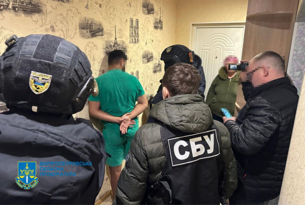 Ошукали на майже 3 млн грн родичів військових, які зникли безвісти чи потрапили в полон: на Дніпропетровщині викрито трьох учасників організованої групи2