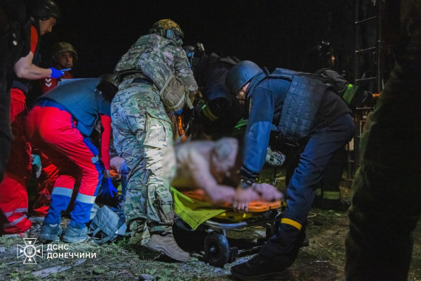 Пекельна ніч видалася на Донеччині: внаслідок ворожих авіаударів 1 загиблий, 3 поранені, пошкоджено понад 40 об’єктів1