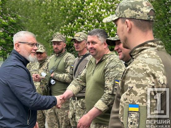 Пікапи, рій дронів, ноутбуки та не тільки: звіт Ради оборони Кривого Рогу про підсилення фронту у травні5