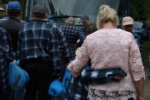 Подалі від ворожих обстрілів: у  Дніпропетроській області продовжують евакуацію населення з Синельниківщини1