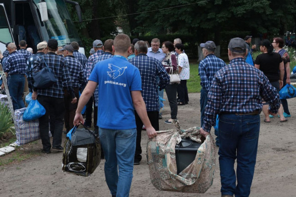 Подалі від ворожих обстрілів: у  Дніпропетроській області продовжують евакуацію населення з Синельниківщини3