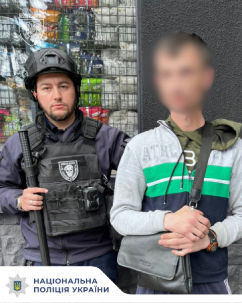 Поліція затримала криворіжця, який вкрав з магазину товар та пошкодив вхідні двері0
