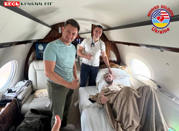 Транспортування літаком з Польщі в США пораненого криворіжця Віталія Бєлкіна