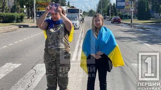 Скорботна тиша за тими, кого вбила росія: у Кривому Розі вшанували жертв трагедії у Дніпрі3