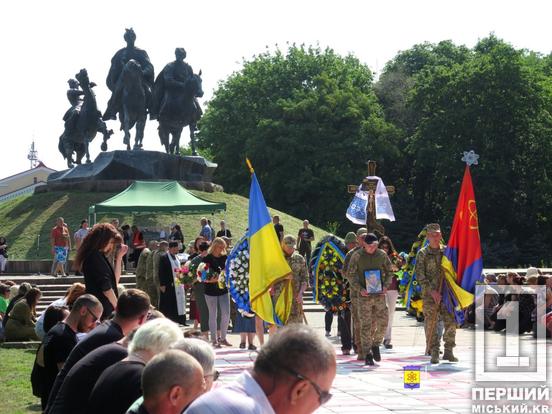 Служив своїй країні до останнього: у лікарні Кривого Рогу помер захисник Денис Єрмоленко1