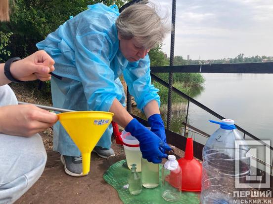 Стан – під пильним контролем: екологи Кривого Рогу відібрали проби води для аналізу3