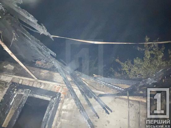 Тепер це коробка з обвугленими стінами: у Довгинцівському районі Кривого Рогу палав приватний будинок5